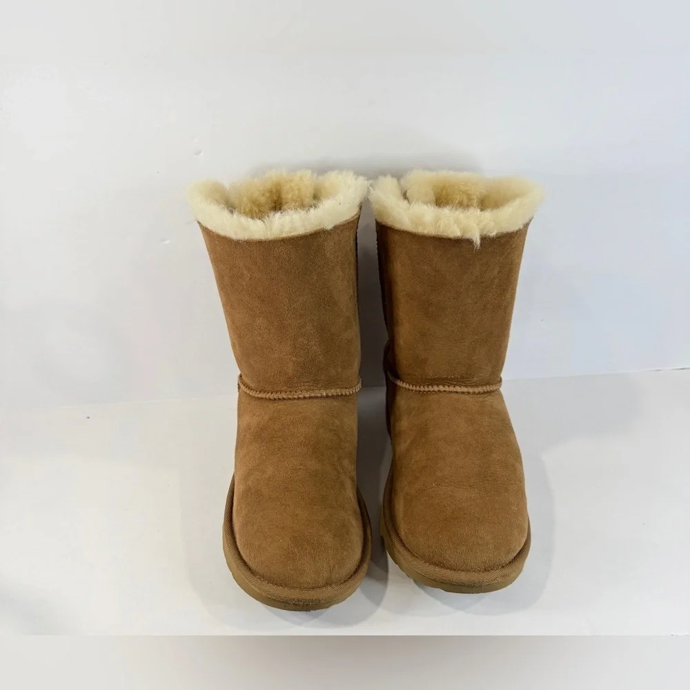 UGG Bailey Bow II Chestnut Sheepskin Boots Women 6 Classic Winter Cozy